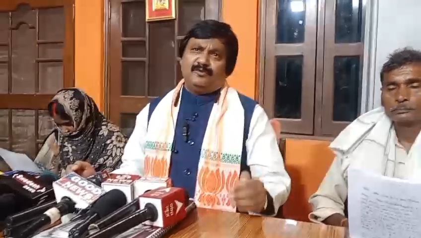 आजमगढ़ महिला को न्याय दिलाने के लिए आगे आए BJP नेता श्याम सुंदर चौहान,DIG से की निष्पक्ष जांच की मांग