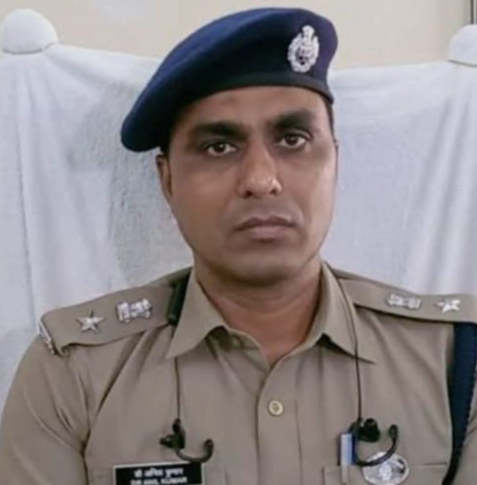 आजमगढ़ में पुलिस महकमे में बड़ा फेरबदल: SSP डॉ. अनिल कुमार का बड़ा एक्शन,11 निरीक्षक व उपनिरीक्षकों के तबादले