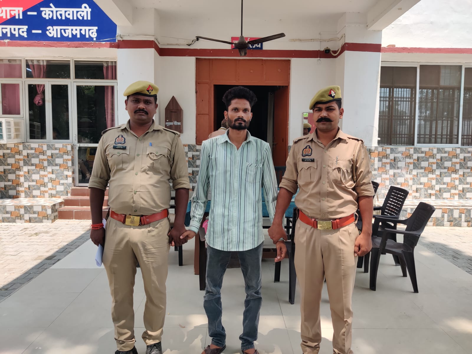 आजमगढ़: महिलाओं की चेन स्नेचिंग गैंग का सरगना गैंगस्टर एक्ट में गिरफ्तार,11 मुकदमों का है हिस्ट्रीशीटर