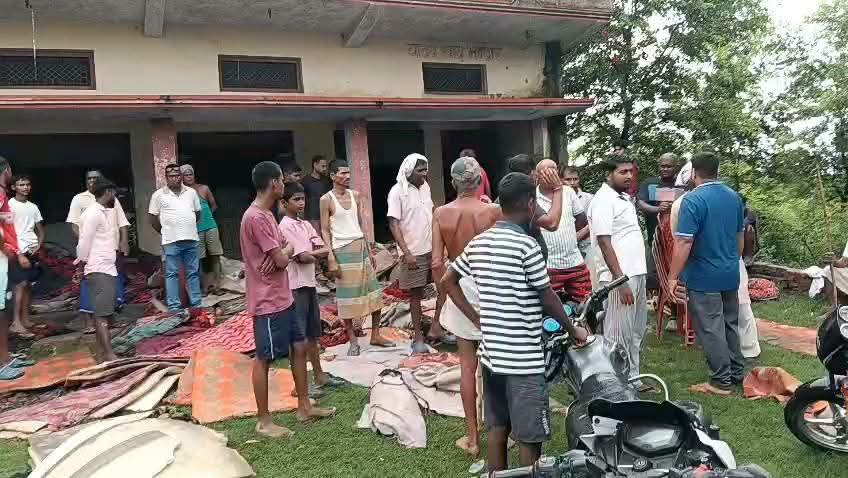आजमगढ़ हैदराबाद में टेंट हाउस की दुकान में भीषण आग, लाखों रुपये का सामान जलकर राख,पीड़ित ने पुरानी रंजिश में आगजनी का लगाया आरोप