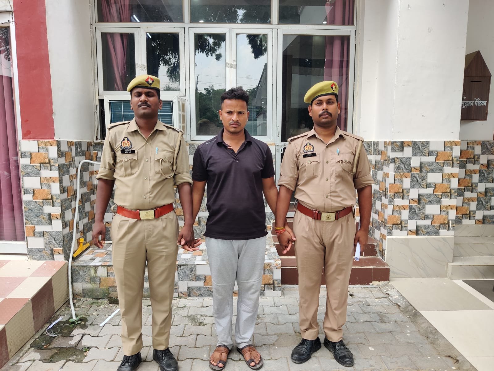 आजमगढ़ नकल माफिया गिरोह का खुलासा, ₹6 लाख में अभ्यर्थी को पास कराने की थी डील,एक गिरफ्तार