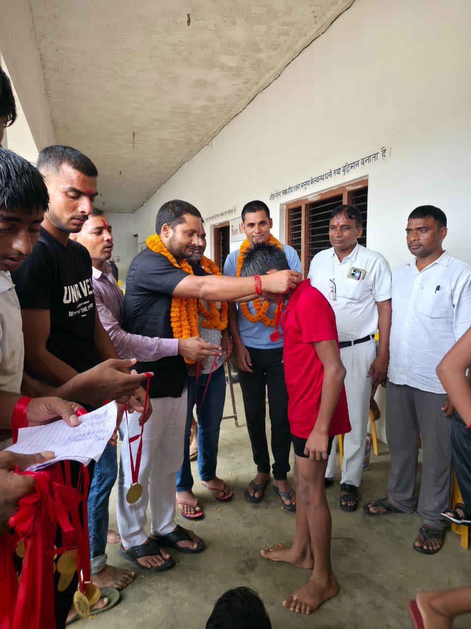 आजमगढ़ नाग पंचमी पर खेल प्रतियोगिता में खिलाड़ियों ने दिखाया दमखम, विजेताओं को मेडल व नगद पुरस्कार से किया सम्मानित