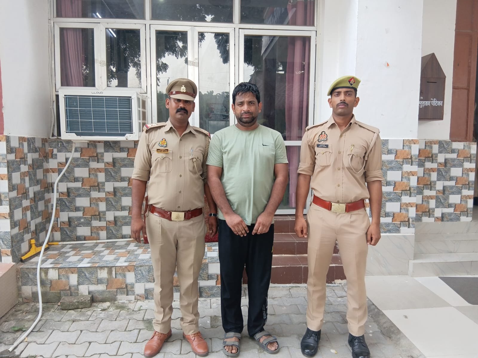 आजमगढ़ फर्जी फर्म बनाकर 2.38 करोड़ की राजस्व क्षति का आरोप, बिजनौर निवासी वांछित अभियुक्त गिरफ्तार