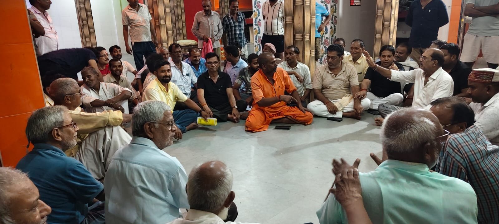 आजमगढ़ बरदह बाजार बचाने को किसान-व्यापारी लामबंद, बाईपास की मांग पर आंदोलन की चेतावनी