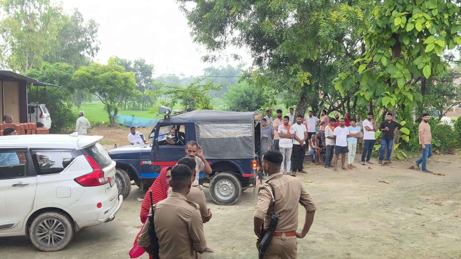 आजमगढ़ विवाहिता की संदिग्ध मौत से मचा हड़कंप, पिता ने ससुराल पक्ष पर लगाया हत्या का आरोप