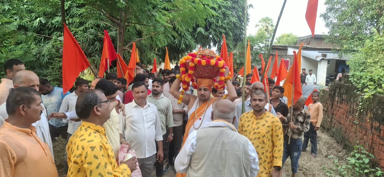 आजमगढ़ महराजगंज में छठे वर्ष भी भव्यता के साथ निकली श्रीकृष्ण जन्मोत्सव की शोभायात्रा
