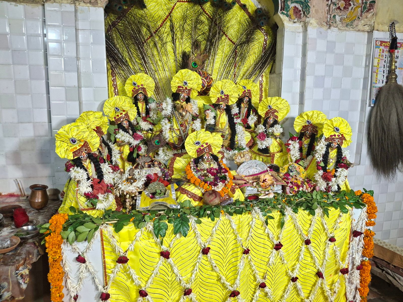 आजमगढ़ धूमधाम से मनाई गई अठवरिया मंदिर में श्री कृष्ण जन्माष्टमी