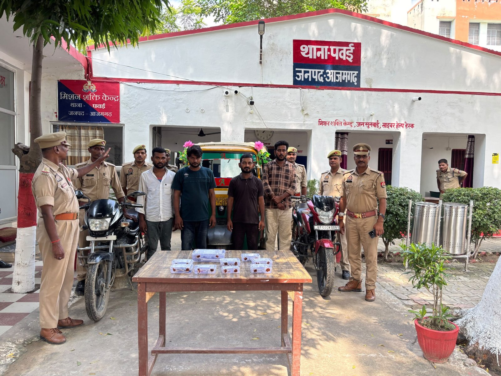 बंद घरों की रेकी कर चोरी करने वाला गिरोह गिरफ्तार, 5.50 लाख के जेवर बरामद